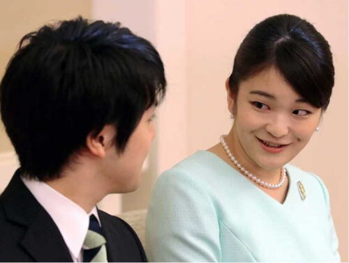 見つめ合う小室夫婦