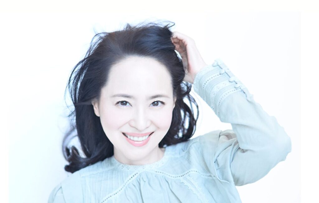 松田聖子　髪をかき上げる