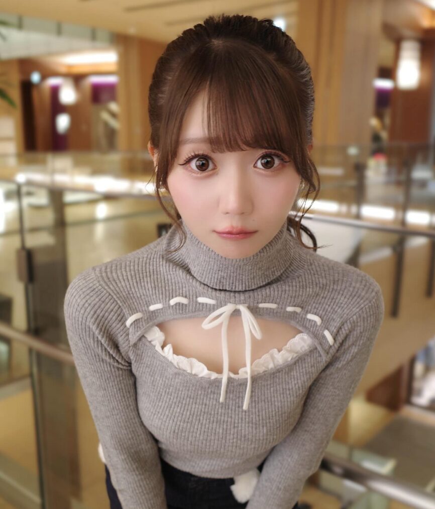 大谷映美里 セクシーポーズ