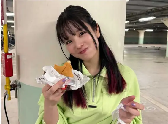 横田真悠　ハンバーガー