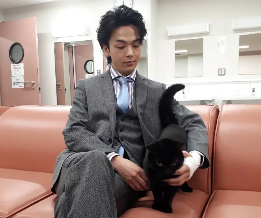 中村倫也 黒猫